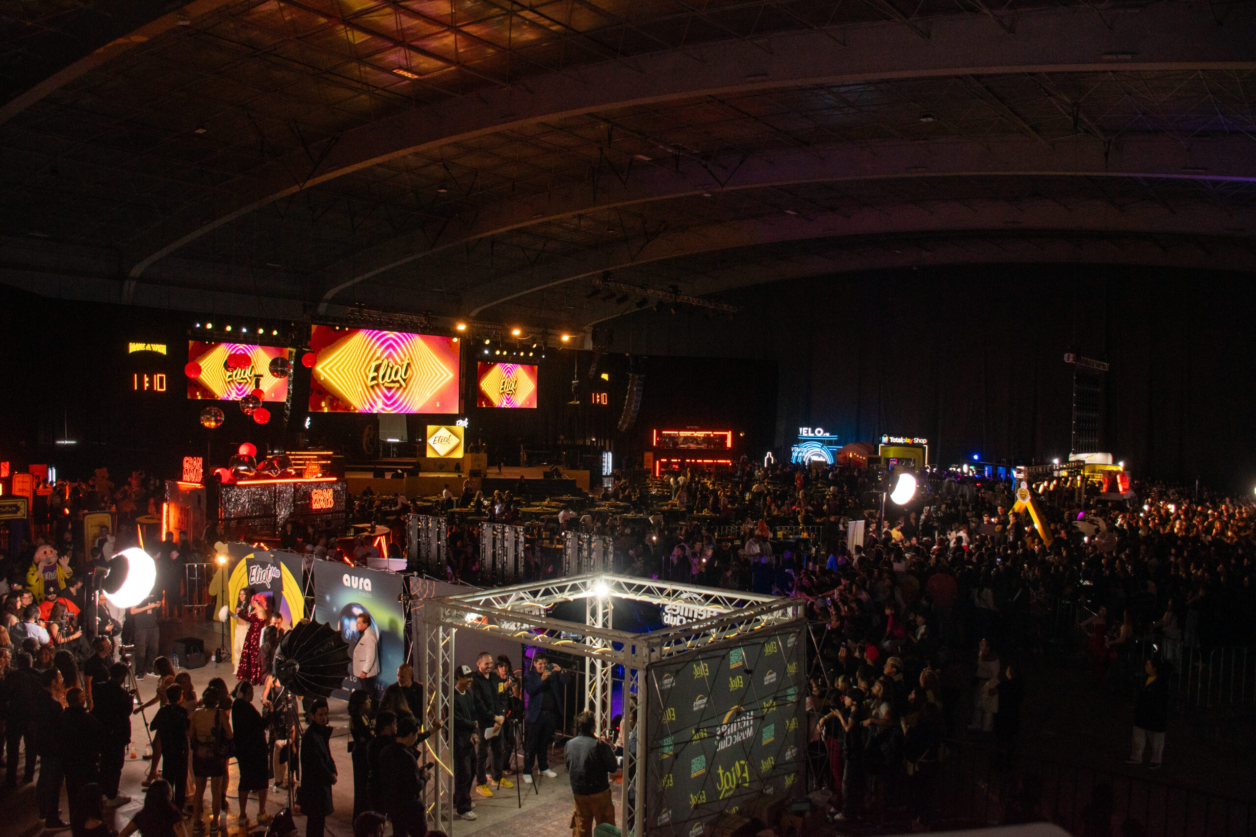 Producción y escenarios de los eventos FCO